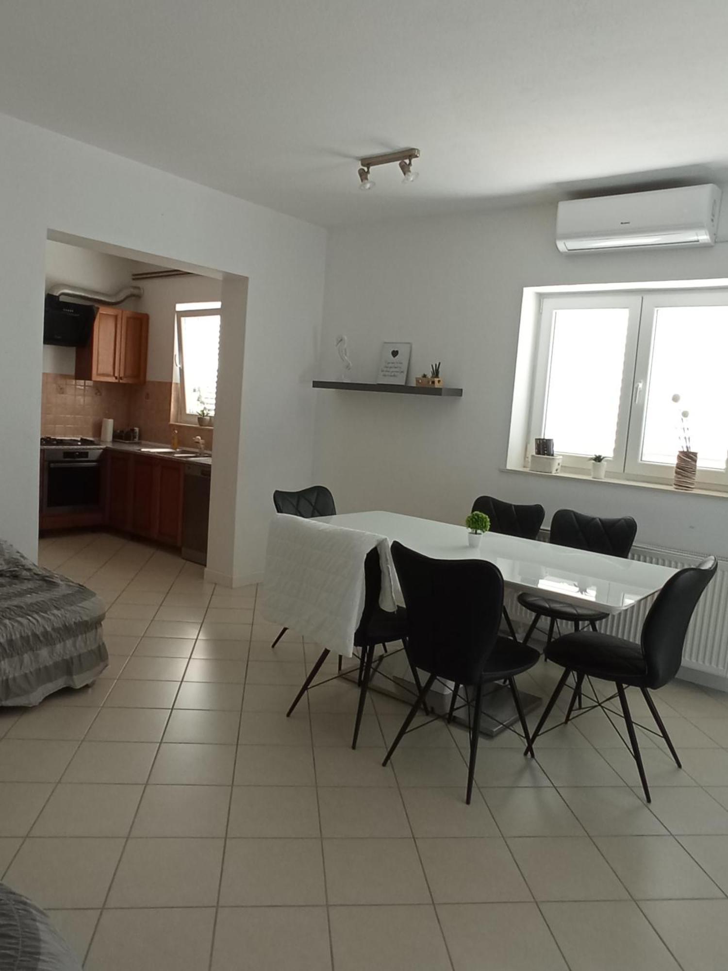 Apartman Carpe Diem Sutomiscica Экстерьер фото